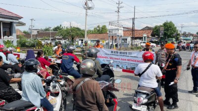 Sosialisasi PT Kereta Api Indonesia (KAI) Daerah Operasi (Daop) 4 Semarang terkait aturan keselamatan di sekitar jalur kereta api. (dok KAI Daop 4 Semarang)