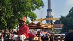 Kirab Boyongan Semarakkan Hari Jadi ke-702 Pati, Warga Antusias Sepanjang Jalan