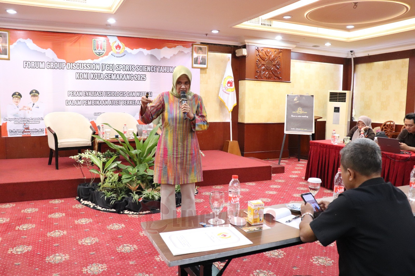 Pemaparan Prof Sri Sumartiningsih, SSI, MKes, PhD, AIFO di FGD KONI Kota Semarang. (dok KONI Kota Semarang)
