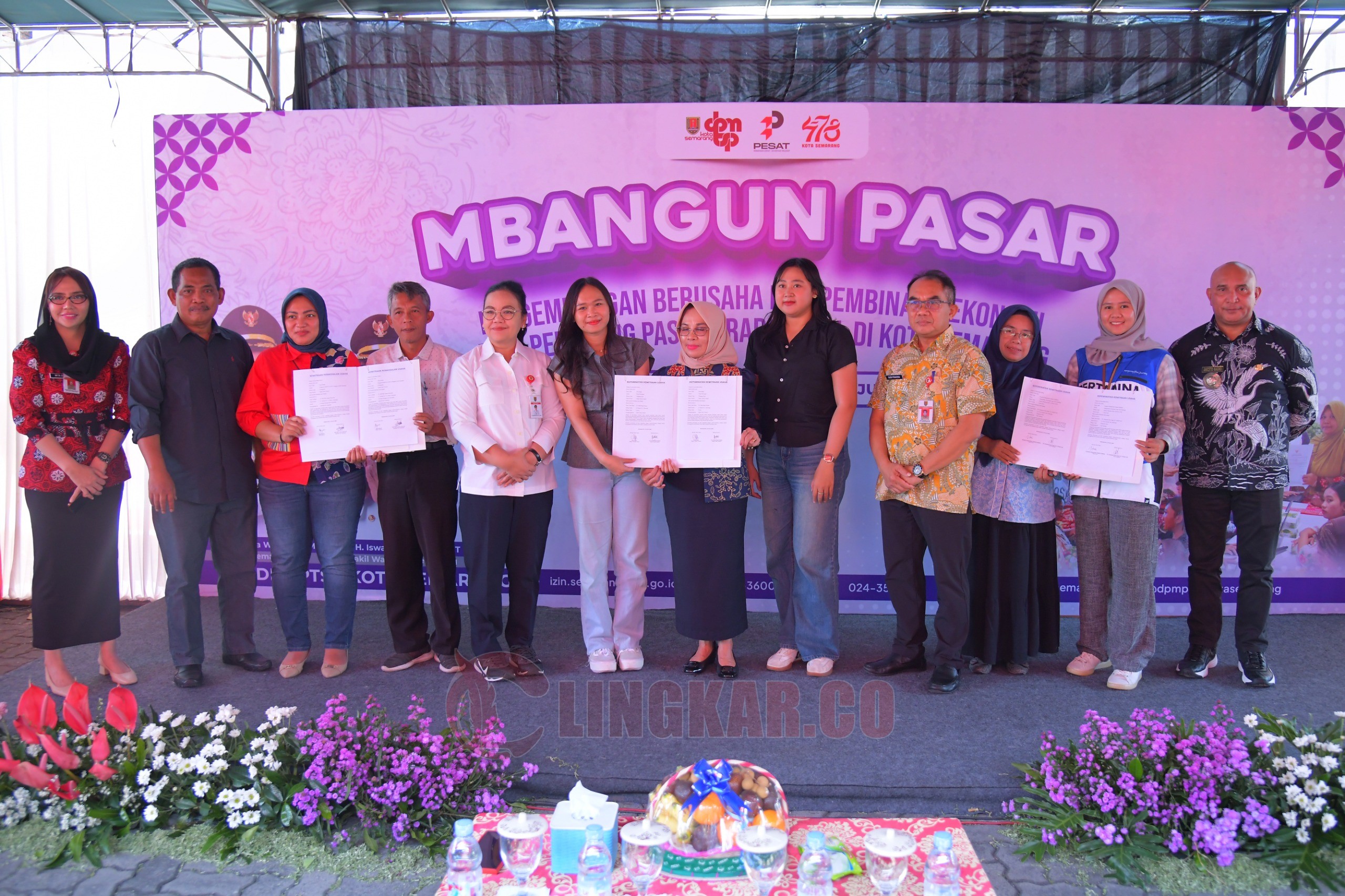 Wali Kota Semarang, Agustina Wilujeng Pramestuti saat menghadiri kunjungan dan dialog bersama para pedagang di Pasar Jatingaleh. (dok Pemkot Semarang)