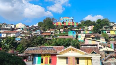 Warna - warni Kampoeng Pelangi Semarang mulai memudar. (dok Alan Henry)