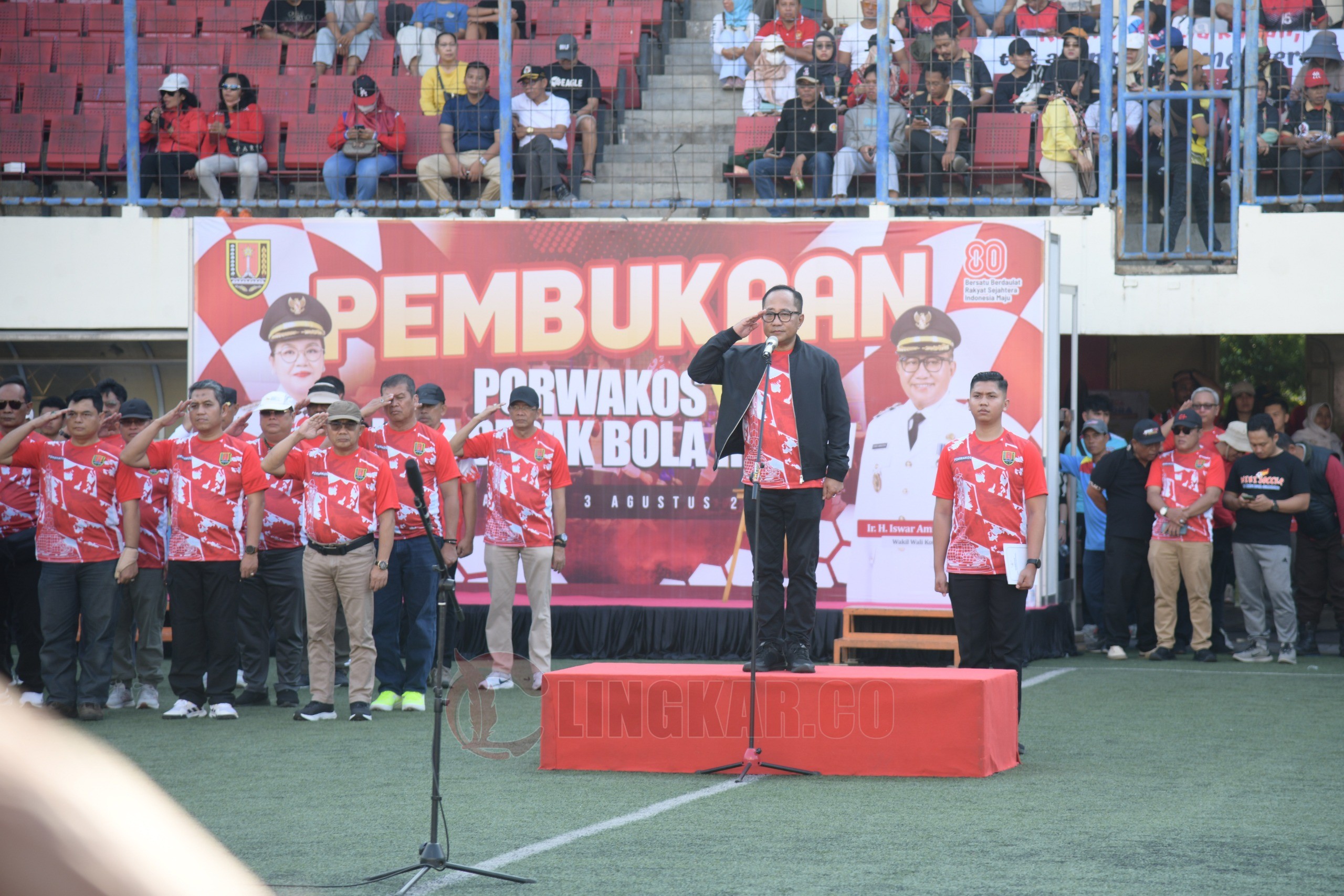 Wakil Wali Kota Semarang, Iswar Aminuddin, yang hadir mewakili Agustina, Wali Kota Semarang dalam pembukaan Porwakos tahun 2025. (dok Pemkot Semarang)