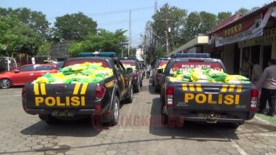 Polres Kendal bagikan beras murah sebanyak 50 Ton. (dok Yoedhi W)