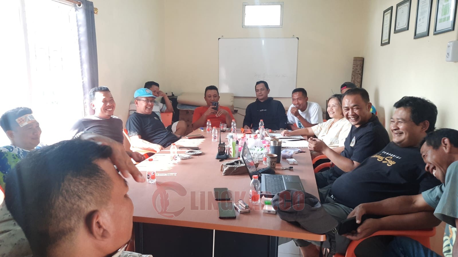 Konsolidasi peternak unggas menyikapi naiknya harga pakan ayam. (dok Yoedhi W)