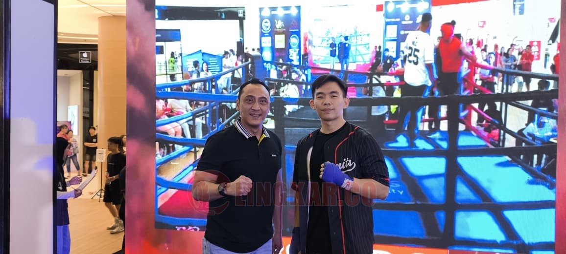 Ketua KONI Kota Semarang, Arnaz Agung Andrarasmara bersama Promotor Boxing No Limits Championship 2025, Enrico Prasetya. (dok Alan Henry)