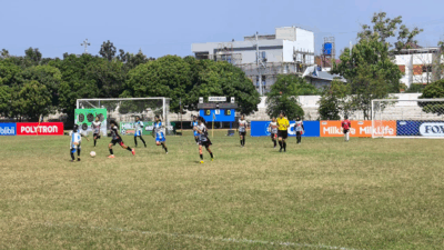 Laga sepak bola putri di ajang MilkLife Soccer Challenge Semarang Seri 1 2025/2026. (dok Alan Henry)