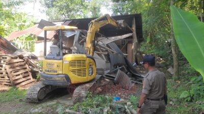 Satpol PP Kota Semarang bongkar rumah di atas lahan aset Pemkot di wilayah Kecamatan Gajah Mungkur. (dok Istimewa)