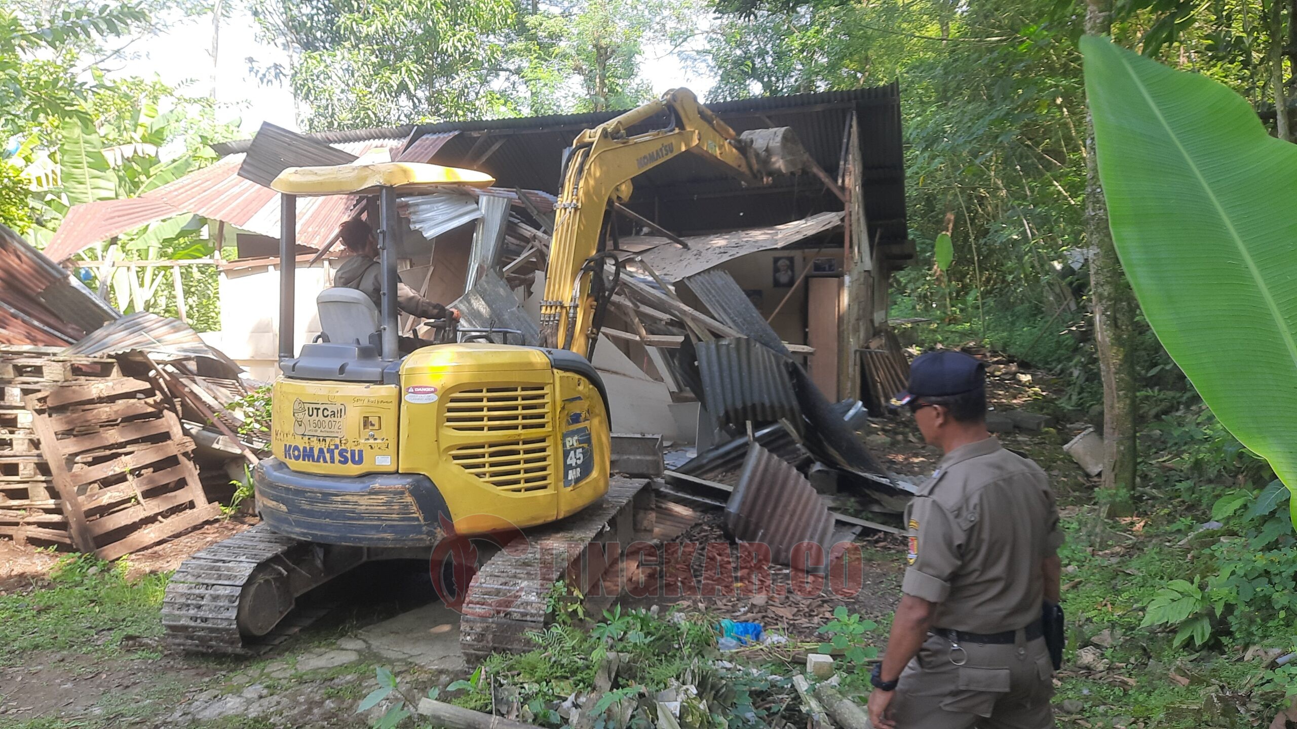 Satpol PP Kota Semarang bongkar rumah di atas lahan aset Pemkot di wilayah Kecamatan Gajah Mungkur. (dok Istimewa)