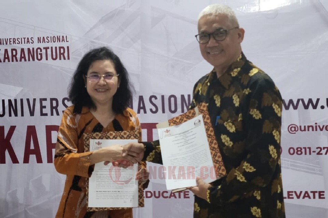 Rektor Universitas Nasional Karangturi (Unkartur) Lusiawati Dewi berfoto bersama Direktur Semarang Zoo seusai penandatanganan Memorandum of Understanding (MoU) di Taman Satwa Semarang, Selasa (9/9/2025) siang. Foto: dokumentasi