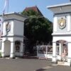 Kendal Mencekam, Pemkab dan DPRD Dijaga Ketat TNI-Polri, 11 Sekolah Diliburkan