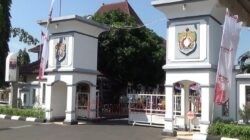 Kendal Mencekam, Pemkab dan DPRD Dijaga Ketat TNI-Polri, 11 Sekolah Diliburkan