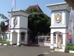 Kendal Mencekam, Pemkab dan DPRD Dijaga Ketat TNI-Polri, 11 Sekolah Diliburkan