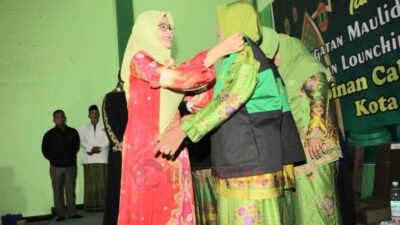 Ketua Tim Penggerak Pemberdayaan dan Kesejahteraan Keluarga (TP PKK) Provinsi Jawa Tengah (Jateng), Nawal Arafah Yasin saat peluncuran Mustika Darling di gedung PC Muslimat NU Kota Pekalongan. Foto: dokumentasi/istimewa