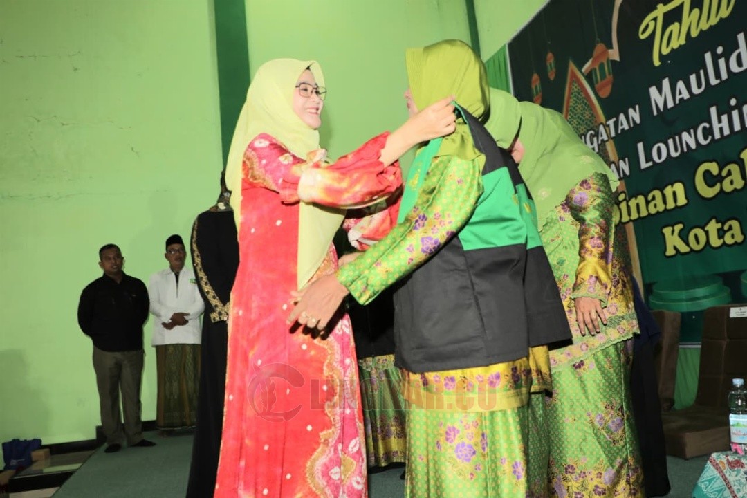 Ketua Tim Penggerak Pemberdayaan dan Kesejahteraan Keluarga (TP PKK) Provinsi Jawa Tengah (Jateng), Nawal Arafah Yasin saat peluncuran Mustika Darling di gedung PC Muslimat NU Kota Pekalongan. Foto: dokumentasi/istimewa