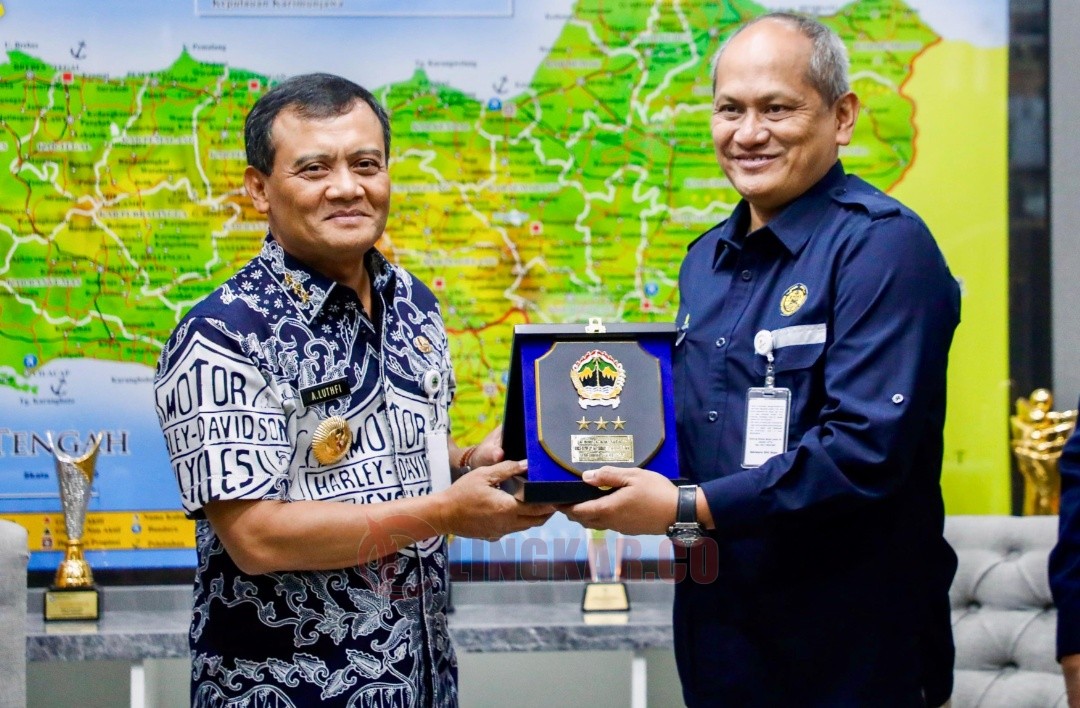 Deputi Eksploitasi SKK Migas Taufan Marhaendrajana saat bertemu dengan Gubernur Ahmad Luthfi di Kantor Gubernur, Kota Semarang, Kamis (11/9/2025). Foto: dokumentasi