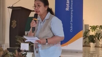 Wali Kota Semarang Agustina Wilujeng Pramestuti saat menghadiri Diskusi dan Pelatihan 'Olah Sampah Organik Jadi Berkah' yang diinisiasi oleh Rotary Club of Semarang Bimasena bersama mitra komunitas lingkungan.pada Sabtu (13/9/ 2025) di Aula Santa Anna, Wisma Lansia Harapan Asri, Kecamatan Banyumanik, Kota Semarang. Foto:Muso/Lingkar.co