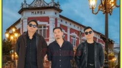 Personel Sepulang Kantor: dari kiri ke kanan, Hanif (bassis & vokalis), Azka (drummer), Haidar (gitaris). Kolase foto: Lingkar.co