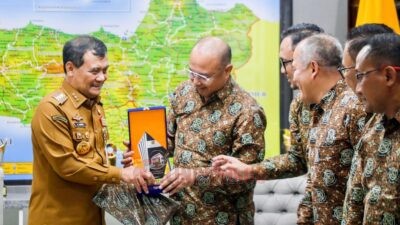 Dewan Pengurus Daerah (DPD) Asosiasi Perumahan Himpunan Pengembang Permukiman dan Perumahan Rakyat (Himperra) Jawa Tengah melakukan audiensi dengan Gubernur Jawa Tengah di ruang kerjanya, Senin (15/9/2025).