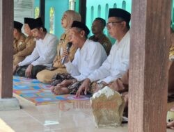 Bupati Kendal dan Paguyuban Kepala Desa Ziarahi Makam Bupati Kendal ke-10