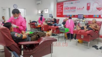 Kegiatan donor darah sukarela bersama Alfamart di UDD PMI Kota Semarang, Rabu (17/9/2025) pagi. Foto: Rifqi/Lingkar.co