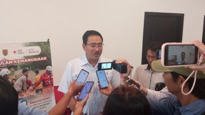 Ketua PMI Kota Semarang awal Prasetyo saat wawancara media dengan sejumlah wartawan sesuai Gathering Media di aula lantai 4 Gedung UDD PMI Kota Semarang, Rabu (17/9/2025) pagi. Foto: Rifqi/Lingkar.co