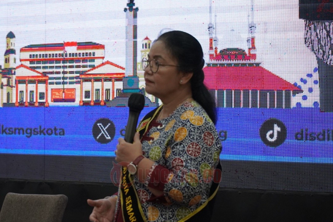 Wali Kota Semarang Agustina Wilujeng Pramestuti saat pembukaan kegiatan Bimbingan Teknis Tata Kelola Program Kerja dan Penguatan Kapasitas Peran Bunda PAUD yang digelar pada Selasa (16/9/2025). Foto: istimewa.