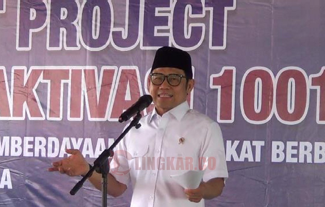 Menko Bidang Pemberdayaan Masyarakat Muhaimin Iskandar saat aktivasi program pilot project aktivasi 1001 Titik Pemberdayaan Masyarakat di Kawasan Produksi Widuri, Desa Wonosari, Kecamatan Pegandon, Kabupaten Kendal, Jawa Tengah, Rabu (17/9/2025). Foto: Yoedhi/Lingkar.co