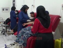 Peringati HUT ke-80, PMI Kabupaten Kendal Bagikan 80 Bingkisan untuk Pendonor Darah Sukarela