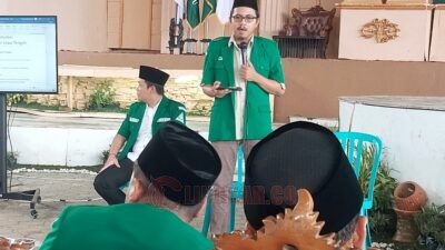 Waka Bidang Kesehatan Ansor Jateng sekaligus Ketua LKA Jateng, dr. Muhammad Hayyi Wildani saat memaparkan program dalam Rapat Kerja Ansor Jateng di Ponpes Darul Amanah, Kendal, Sabtu (20/9/2025). Foto: Rifqi/Lingkar co