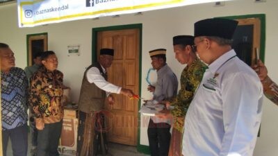 Baznas Kabupaten Kendal meresmikan 4 rumah korban kebakaran di Desa Ngampel Kulon, Dukuh Ngemplak RT 2 RW 4 Kecamatan Ngampel, Kendal, Selasa (23/9/2025).