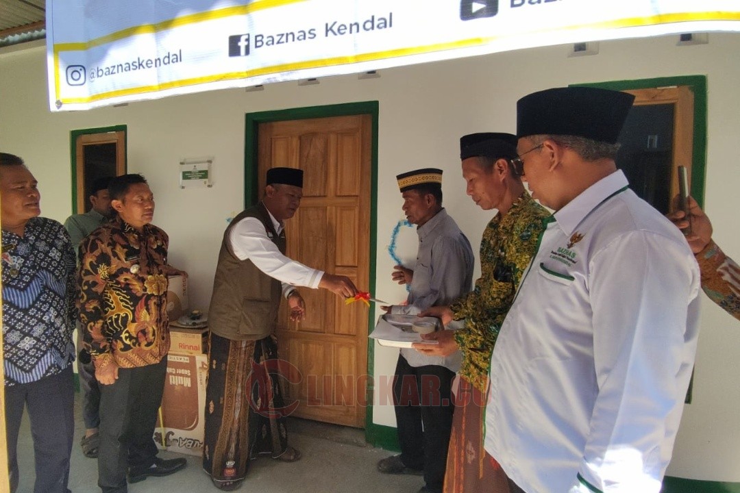 Baznas Kabupaten Kendal meresmikan 4 rumah korban kebakaran di Desa Ngampel Kulon, Dukuh Ngemplak RT 2 RW 4 Kecamatan Ngampel, Kendal, Selasa (23/9/2025).