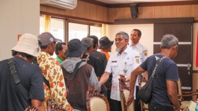 Sekda Jateng Sumarno saat menerima kehadiran Konsorsium Pembaruan Agraria (KPA) Wilayah Jateng-DI Yogyakarta, Purwanto berharap, Pemprov Jateng di kompleks Gubernuran pada Rabu (24/9/2025). Foto: dokumentasi