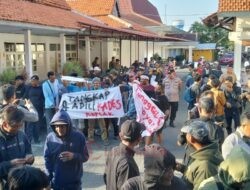 Geruduk Kantor Bupati Kendal, Ratusan Warga Tunggulsari Desak Pencopotan Kades dan Pencabutan Izin Galian C