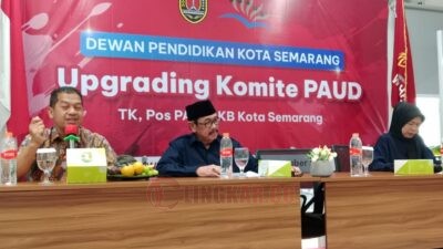 Kepala Disdik Kota Semarang, Dr. Bambang Pramusinto, SH, MH seusai menjadi narasumber Upgrading Komite PAUD yang digelar Dewan Pendidikan Kota Semarang di kampus Graha Wisata (Grawis) Hotel School, Jl. Puspowarno Raya, Semarang Barat Kota Semarang, Sabtu (27/9/2025) siang.