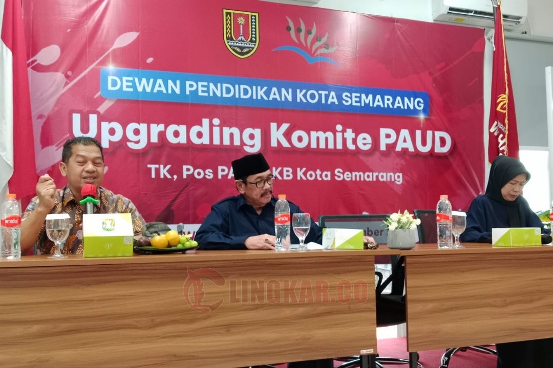 Kepala Disdik Kota Semarang, Dr. Bambang Pramusinto, SH, MH seusai menjadi narasumber Upgrading Komite PAUD yang digelar Dewan Pendidikan Kota Semarang di kampus Graha Wisata (Grawis) Hotel School, Jl. Puspowarno Raya, Semarang Barat Kota Semarang, Sabtu (27/9/2025) siang.