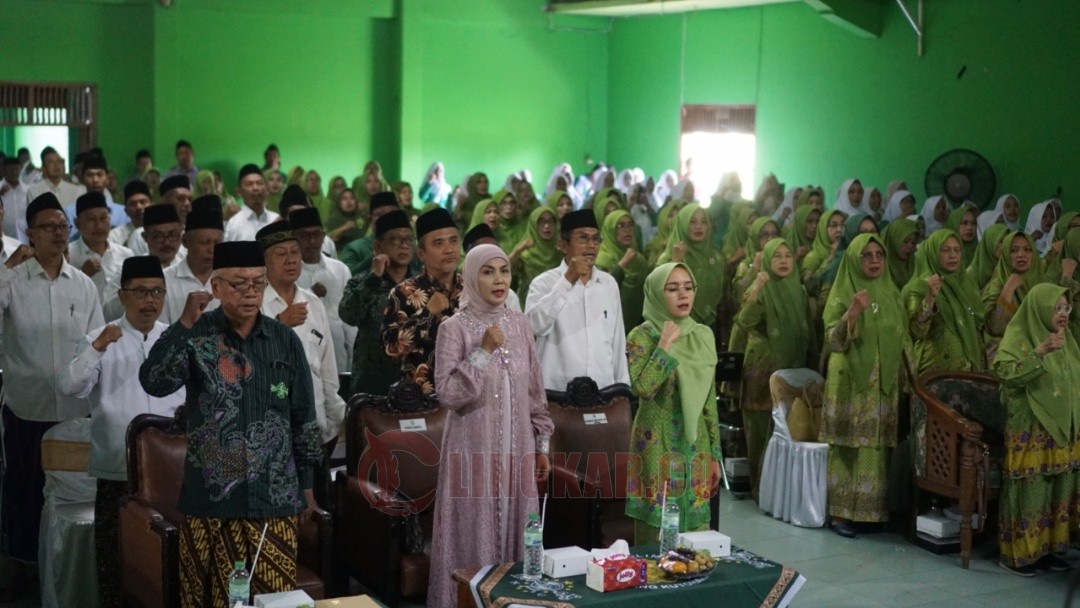 Bupati Kendal Dyah Kartika Permana Sari saat menghadiri kegiatan di PCNU Kabupaten Kendal. Foto: istimewa