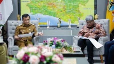 Ahmad Luthfi saat menerima audiensi dari Deputi Pengelolaan Sampah Kementerian Lingkungan Hidup, Ade Palguna Ruteka, di Kantor Gubernur Jawa Tengah, Senin, (29/9/2025). Foto: dokumentasi