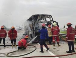 Detik-detik Bu Terbakar di Tol Kendal, Penim
