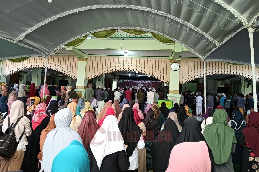 Suasana doa bersama di Masjid Agung Semarang pada Senin (1/9/2025). Foto: istimewa
