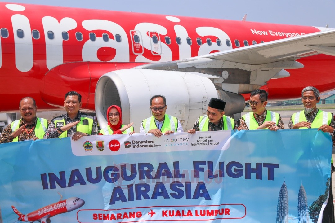 Penerbangan internasional pertama di bandara internasional Ahmad Yani Semarang dengan Maskapai Airasia. Foto: dokumentasi