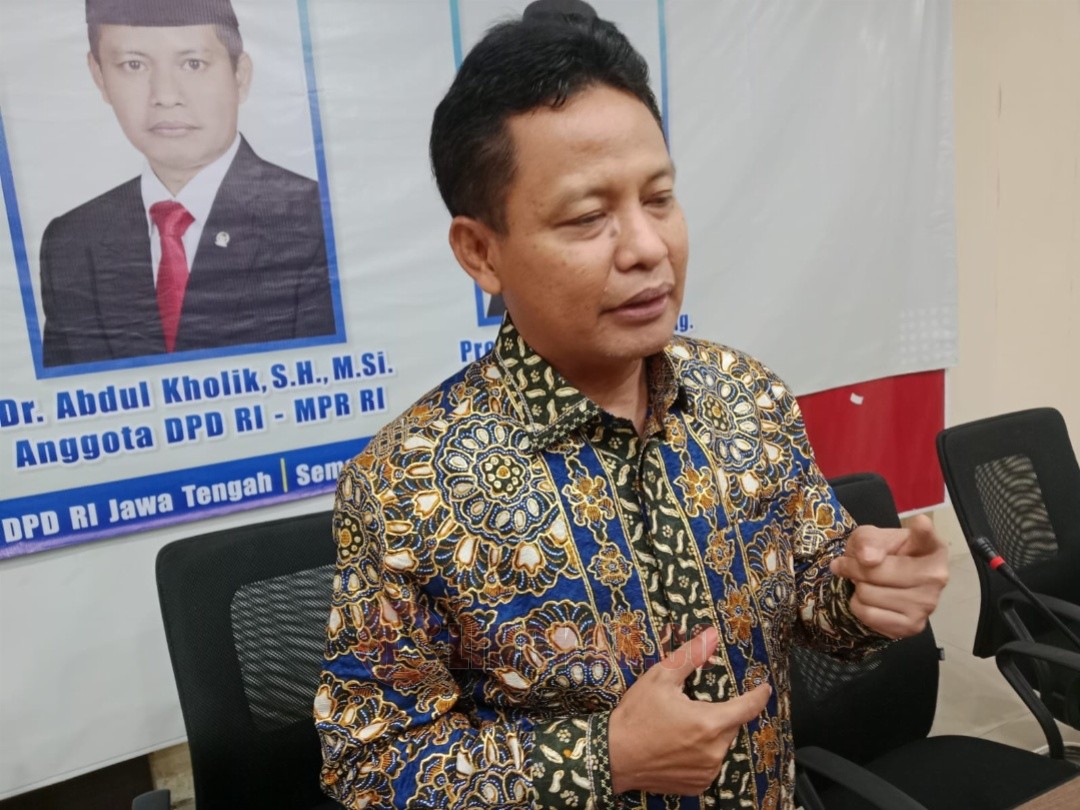 Anggota DPD RI/MPR RI Abdul Kholik saat menyampaikan isu mutakhir dalam acara DPD RI Mendengar Bersama IKA PMII Jawa Tengah dan PKC PMII Jawa Tengah di Aula DPD RI Perwakilan Jawa Tengah