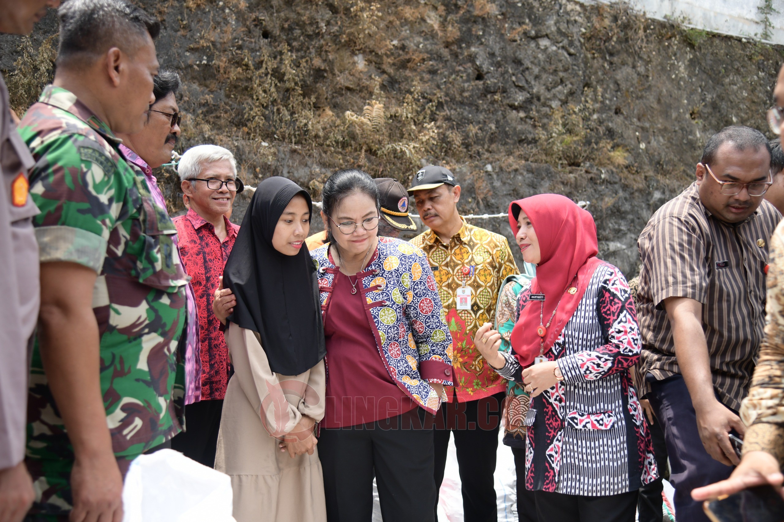 Wali Kota Semarang, Agustina Wilujeng Pramestuti datangi rumah korban peristiwa kebakaran di Kecamatan Candisari. (dok Pemkot Semarang)