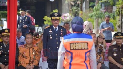 Wakil Wali Kota Semarang, Iswar Aminuddin saat pimpin Upacara Peringatan Hari Perhubungan Nasional di Balaikota Semarang. (dok Pemkot Semarang)