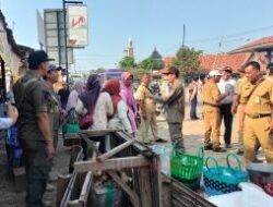 Pemkab Rembang Tertibkan Pedagang Nakal di Bahu Jalan Pasar Lasem