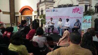 Talkshow dan sosialisasi bertema “Naik Kereta Asyik Nggak Toksik” di Stasiun Semarang Tawang Bank Jateng. (dok KAI Daop 4 Semarang)