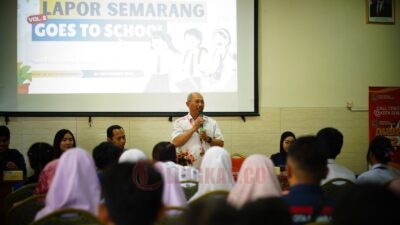Kegiatan sosialisasi program Lapor Semarang Goes to School Volume II di SMP IT PAPB Semarang. (dok Pemkot Semarang)