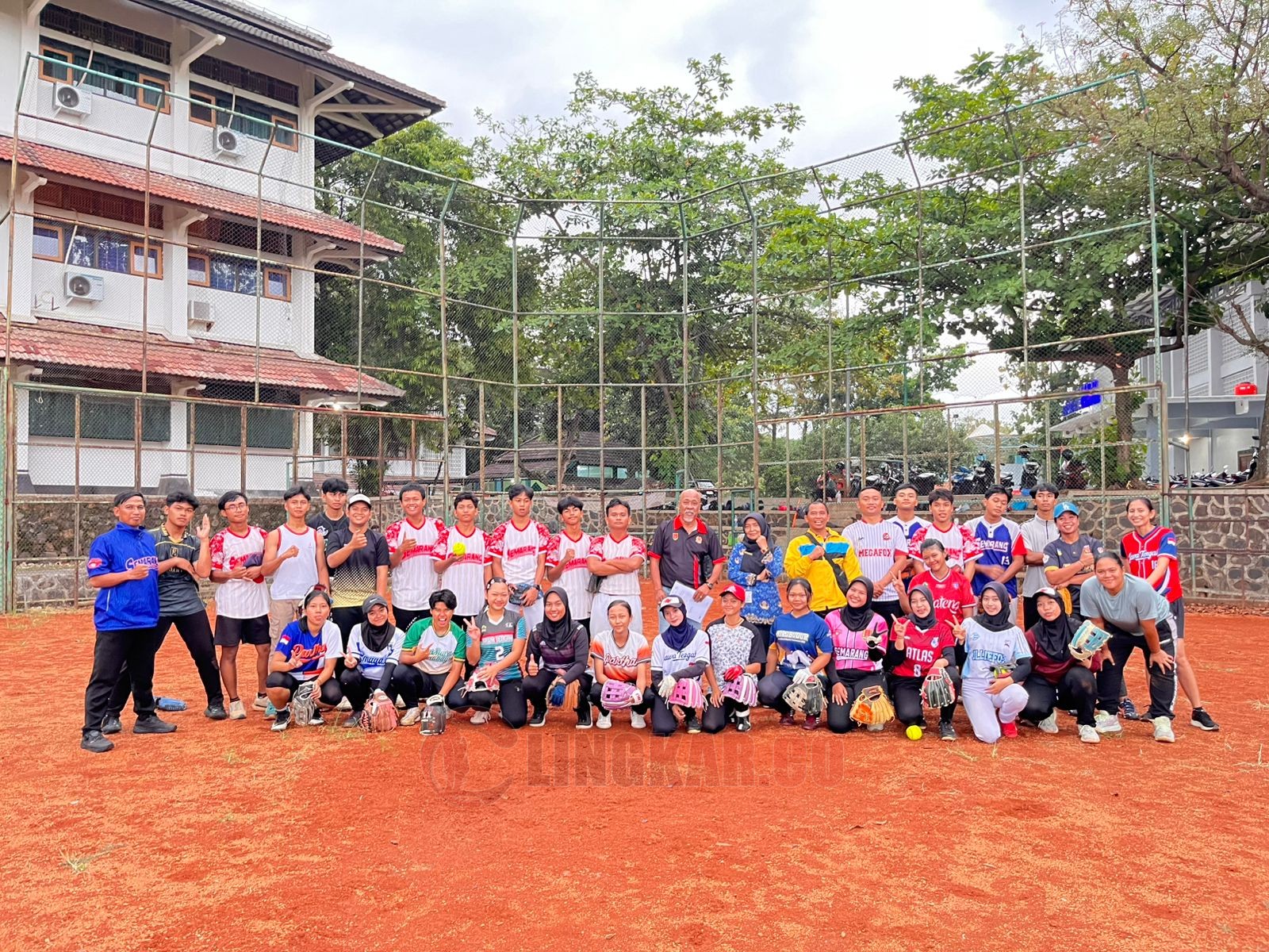 Tim PSE Softball Kota Semarang ikuti Traininv Center jelang Pra Porprov Jateng 2025. (dok Softball Kota Semarang)