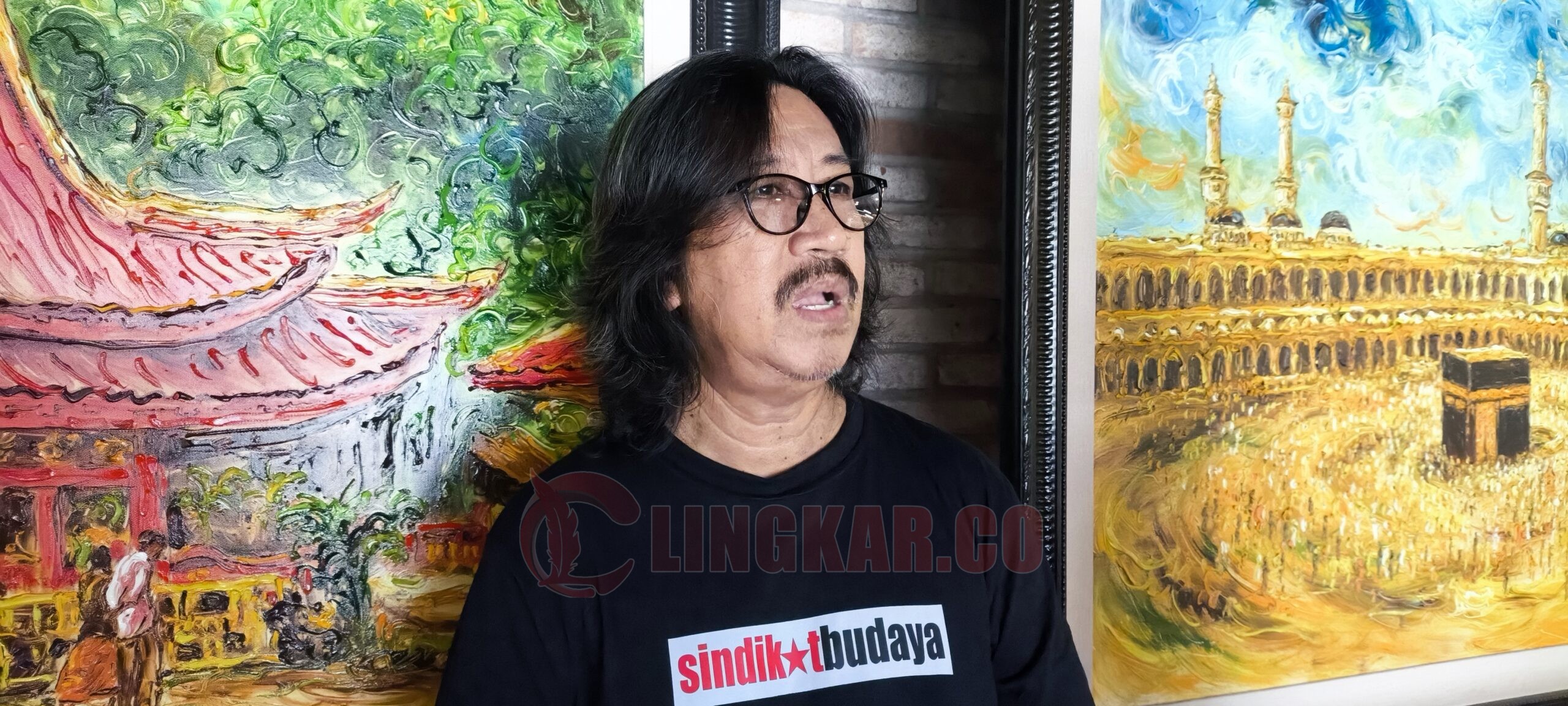 Seniman Asep Leoka hadirkan 21 karya lukisannya di @HOM Hotel Simpang Lima Semarang. (dok Alan Henry)