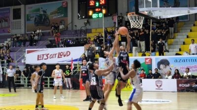 Laga SMA Satya Wacana melawan SMA Kristen 1 Salatiga di Honda DBL Central Java Series 2025. (dok Alan Henry)