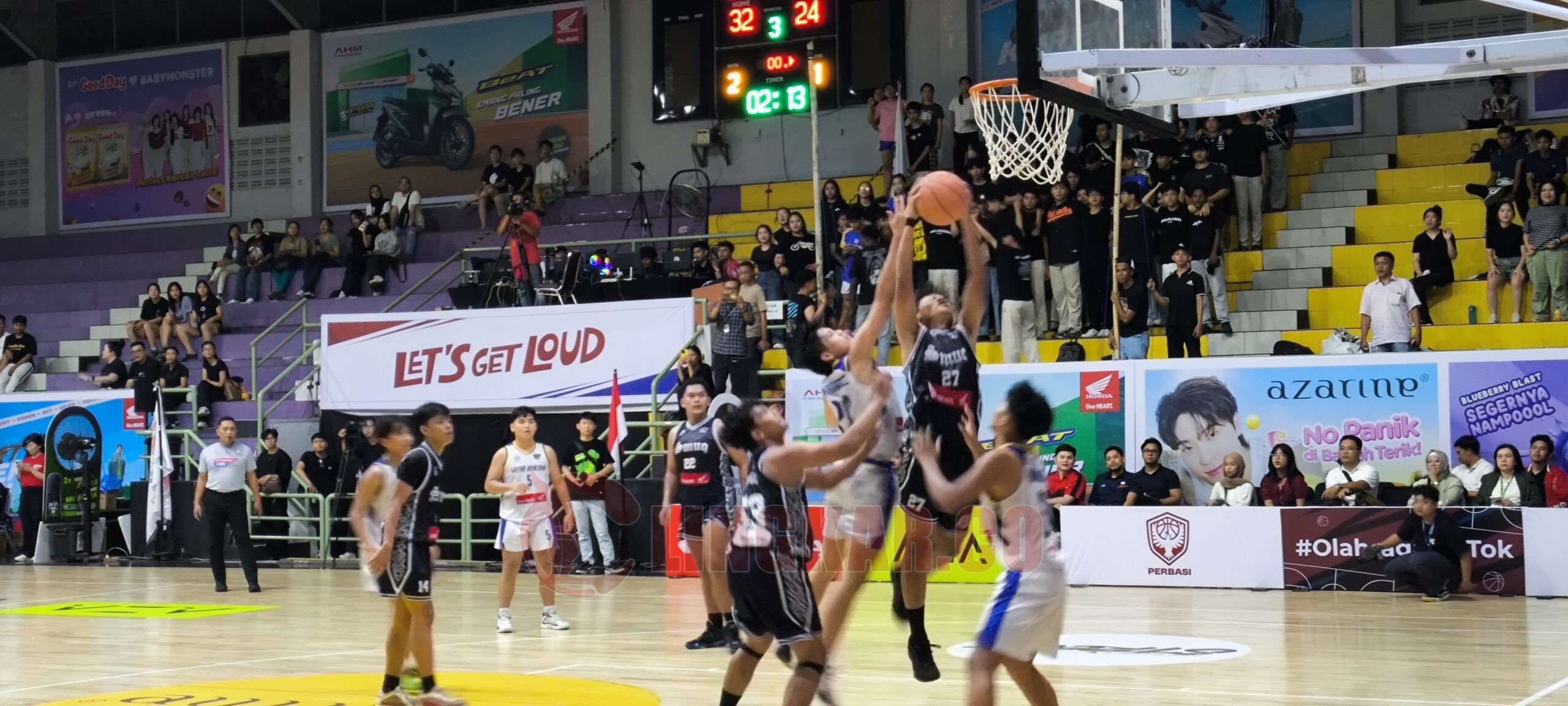 Laga SMA Satya Wacana melawan SMA Kristen 1 Salatiga di Honda DBL Central Java Series 2025. (dok Alan Henry)